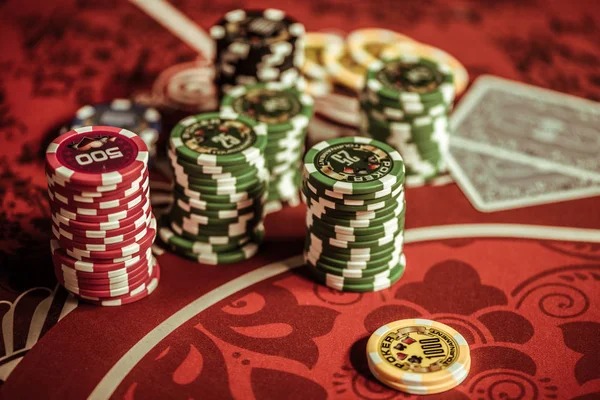 Mobile betting slip showing European Roulette bet types and payout table